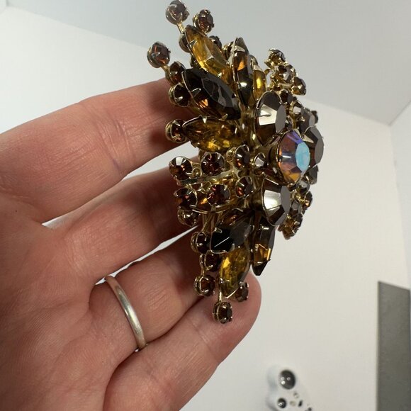 Vintage Womens Rhinestone Brooch Pin Amber Tone & Aurora Borealis Stones 1960s - Picture 6 of 7